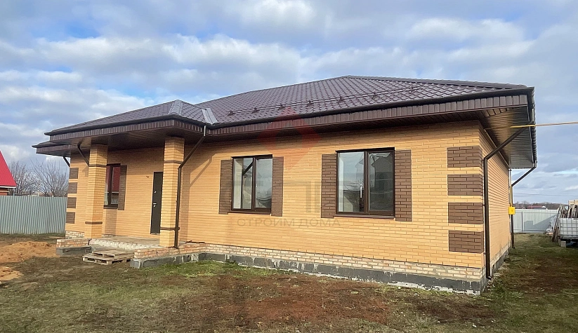 Дом из керамзитобетонных блоков с кирпичной облицовкой с. Алтухово